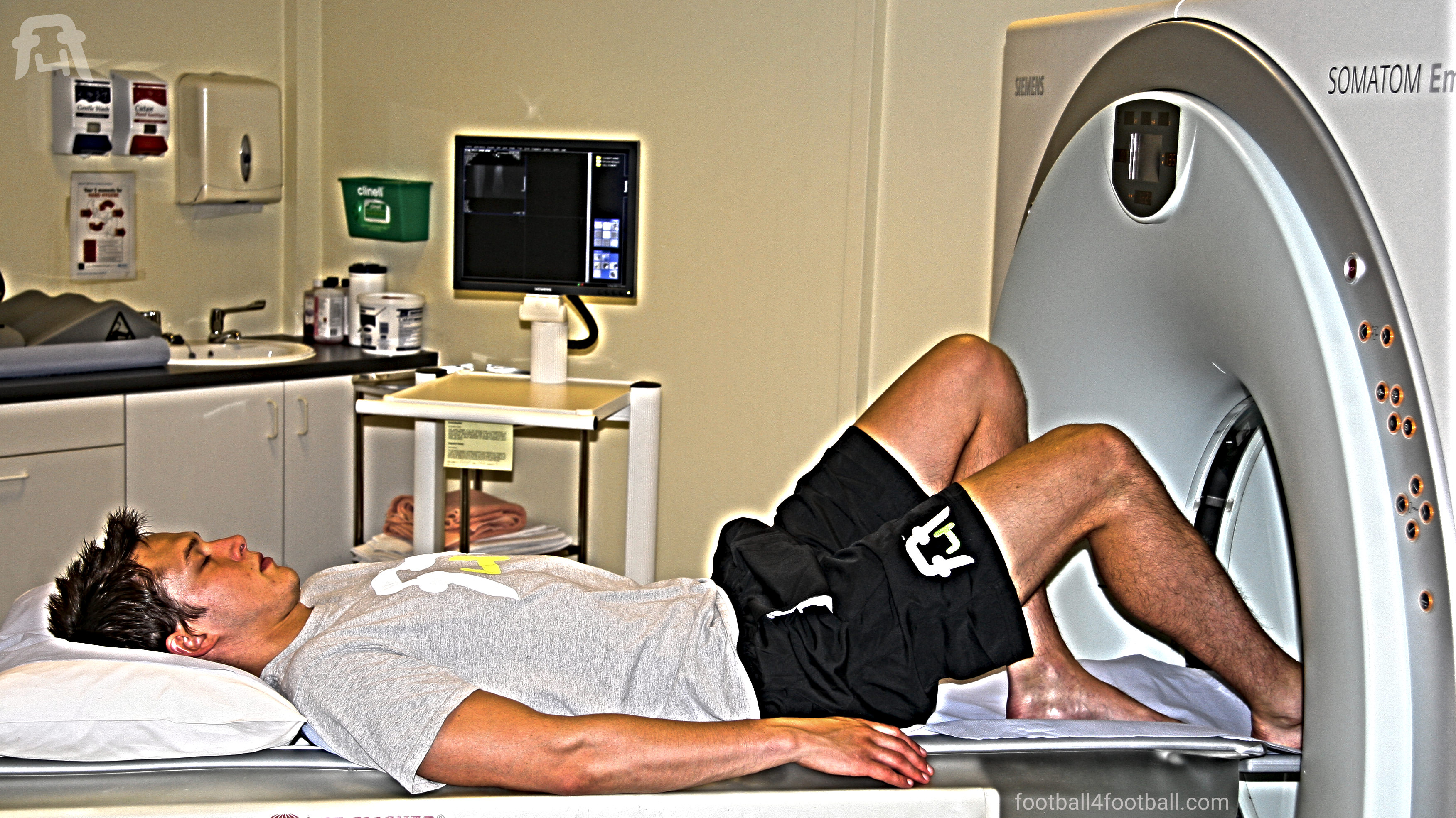 Scans show damage to soft tissue like muscles, ligaments & cartilage.