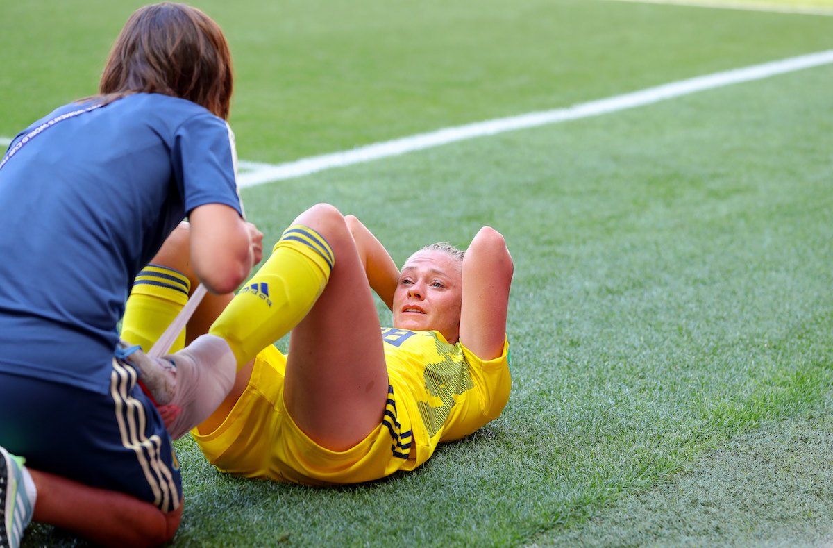 Woman footballers are more likely than male players to get a cruciate injury