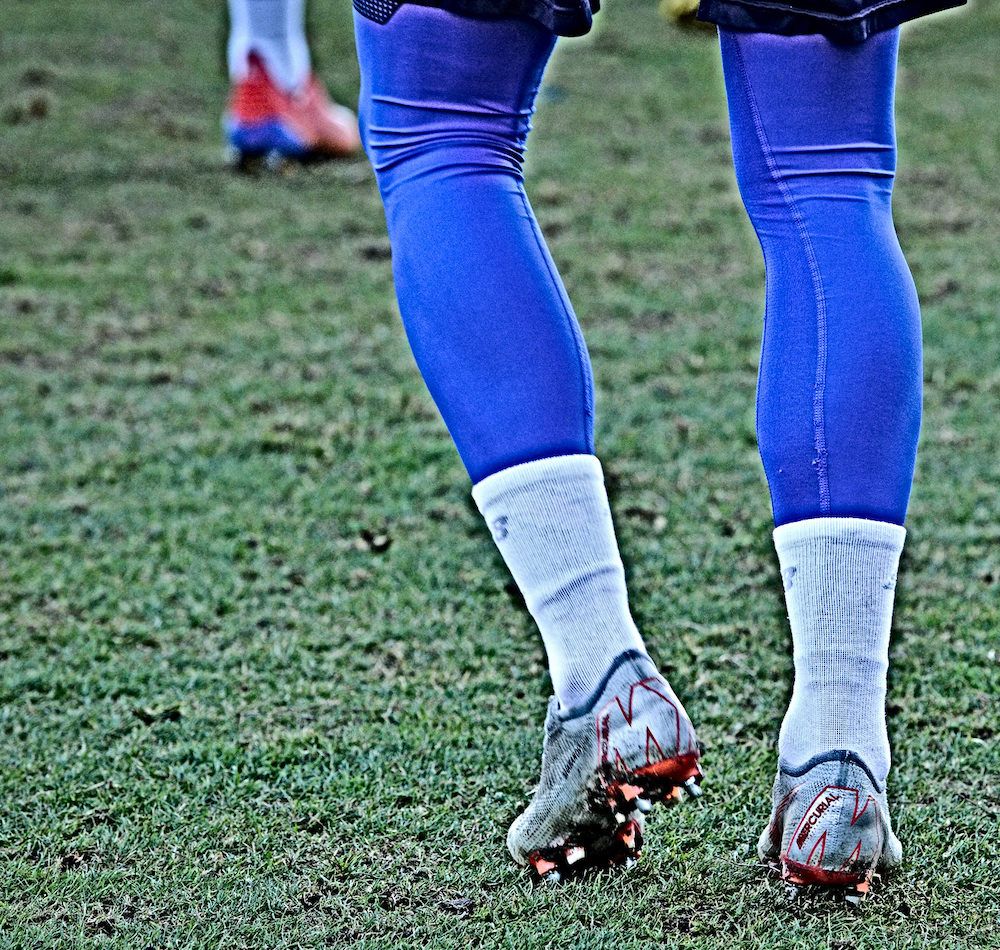 After heavy training sessions or matches some Pro players help their recovery by using compression clothing.